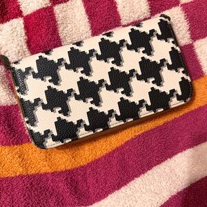Thirty-One Black and White Houndstooth Wallet